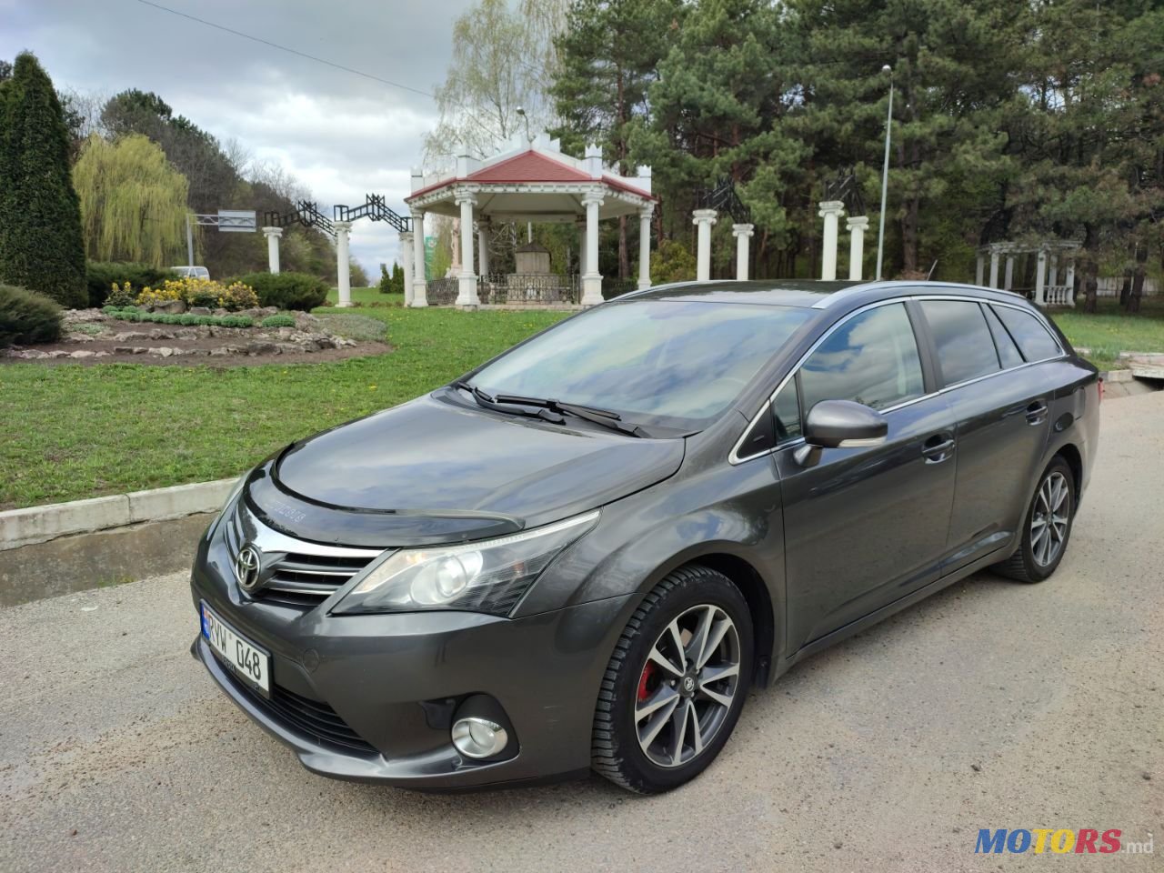 2013' Toyota Avensis photo #2