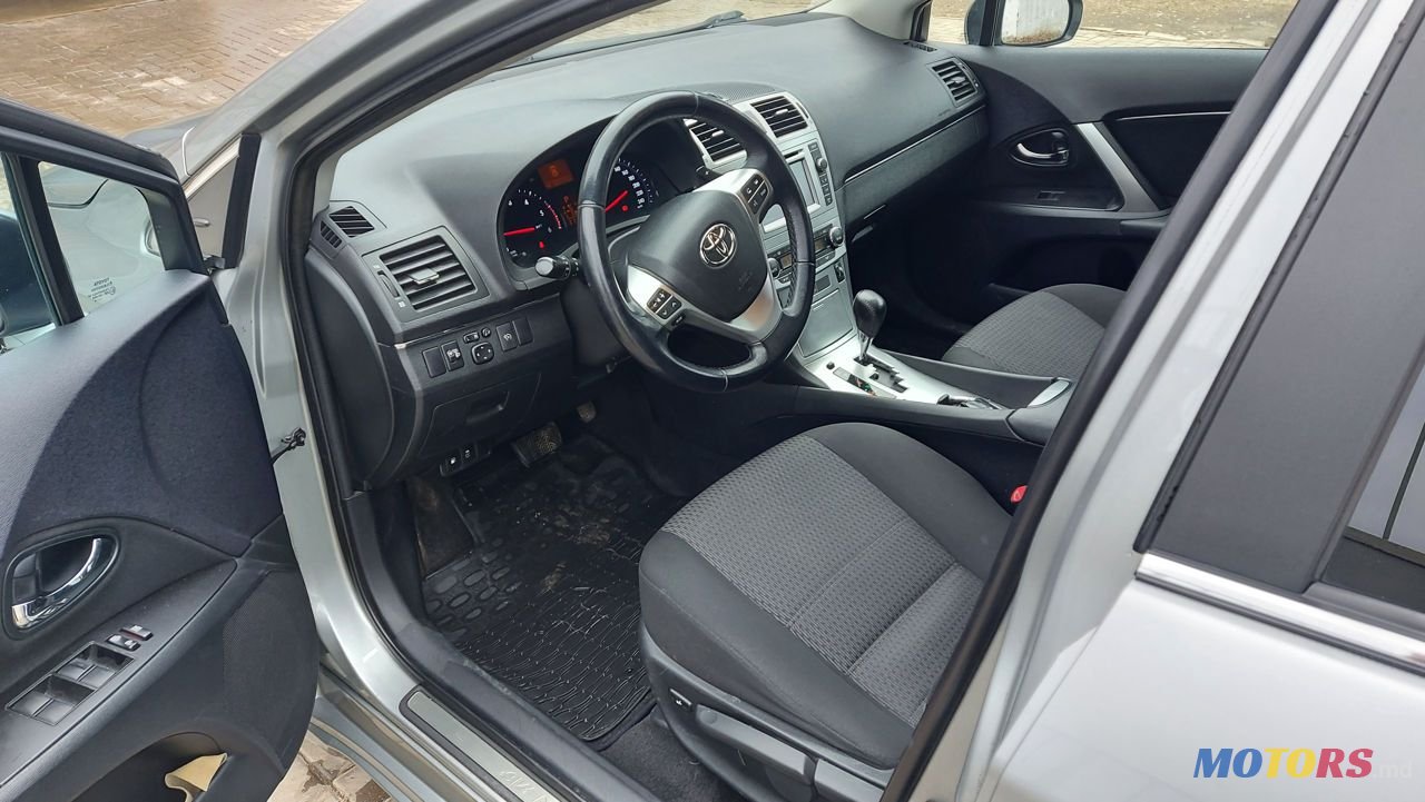 2014' Toyota Avensis photo #5