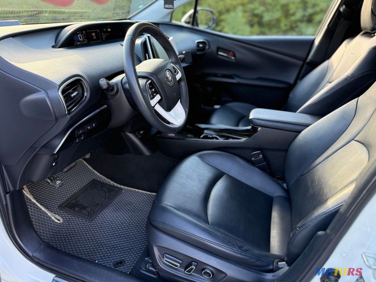 2017' Toyota Prius Prime photo #3
