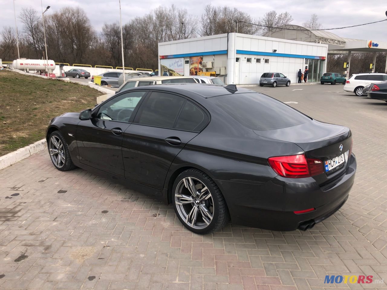 2011' BMW 5 Series photo #3