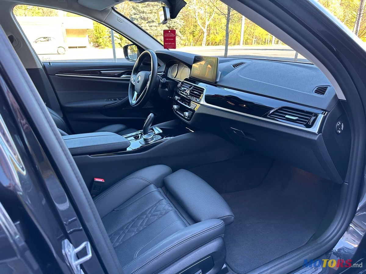 2020' BMW 5 Series photo #6