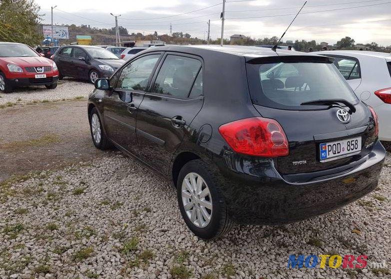 2007' Toyota Auris photo #2