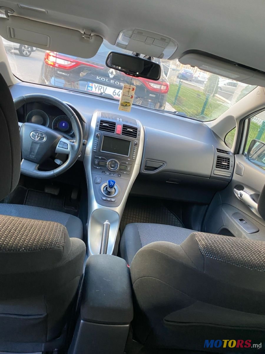 2010' Toyota Auris photo #4