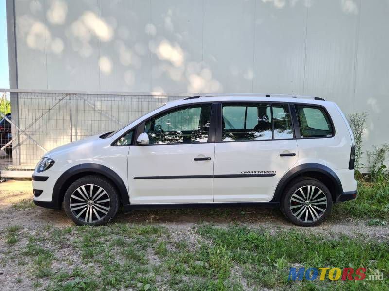 2008' Volkswagen Touran photo #5