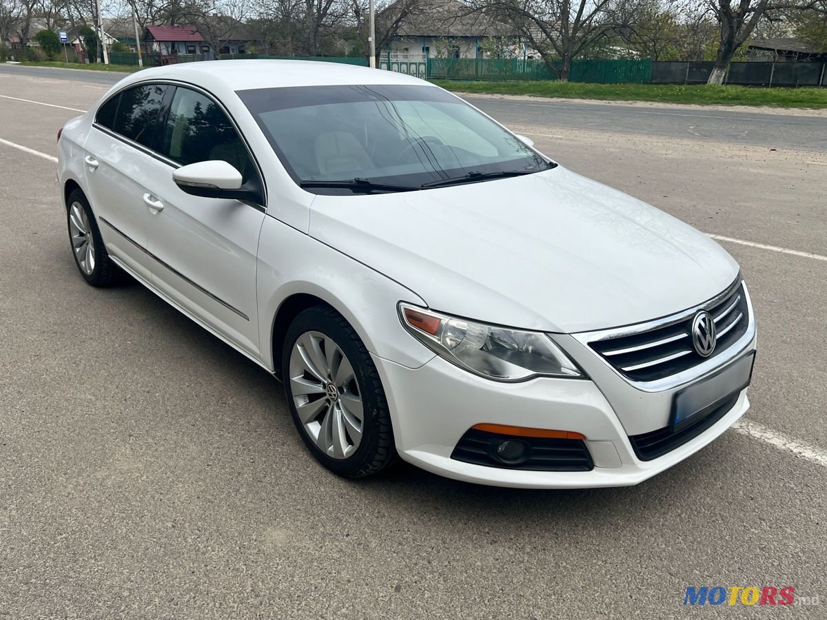 2011' Volkswagen Passat photo #4