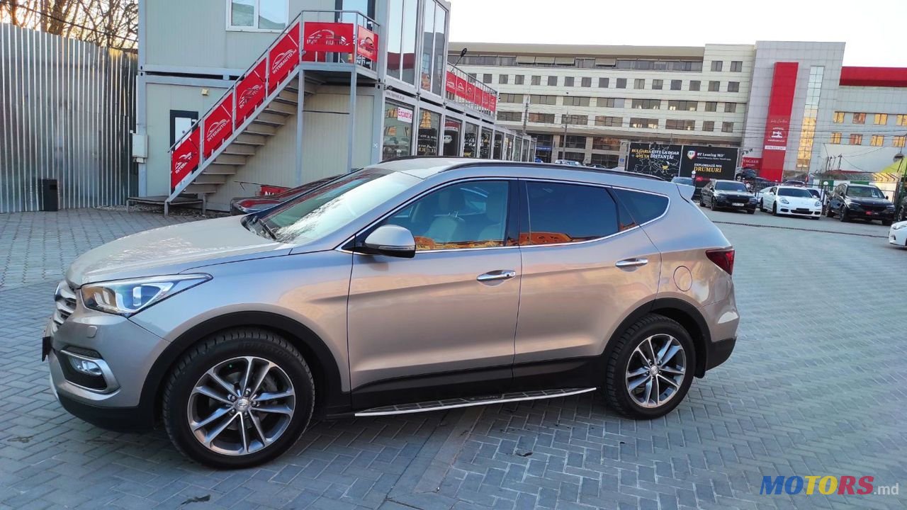 2017' Hyundai Santa Fe photo #3