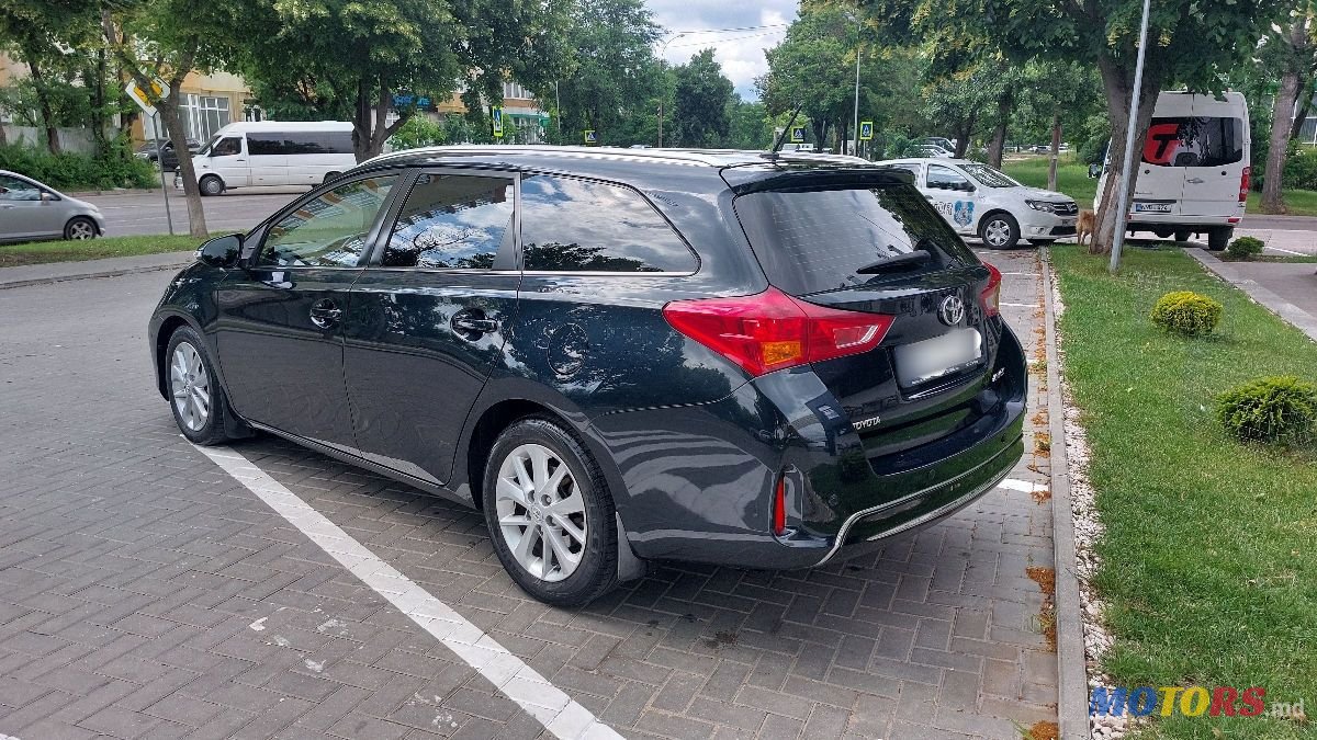 2013' Toyota Auris photo #3