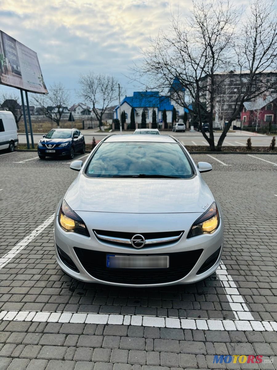 2013' Opel Astra photo #2