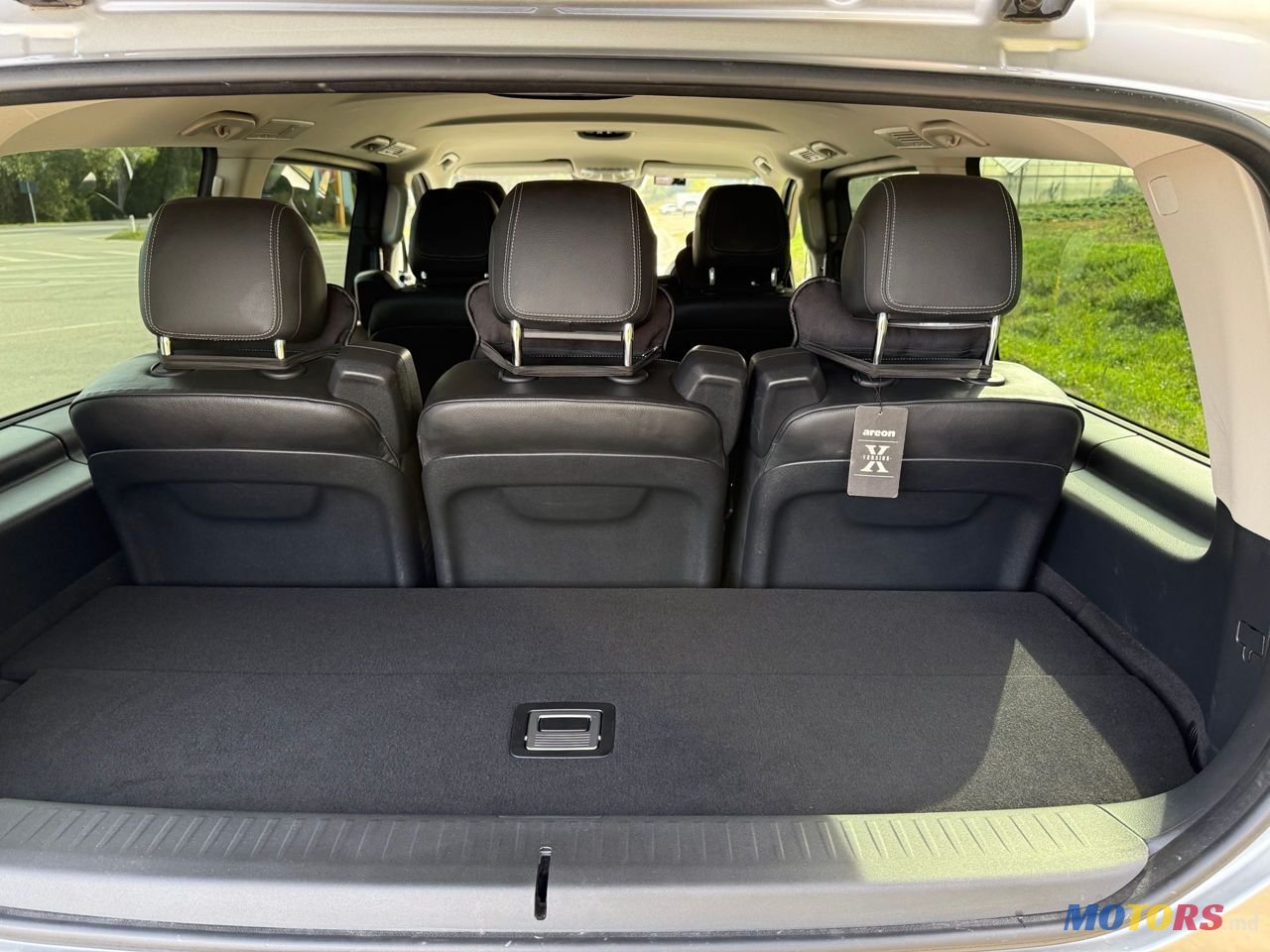 2019' Mercedes-Benz V-Class photo #5