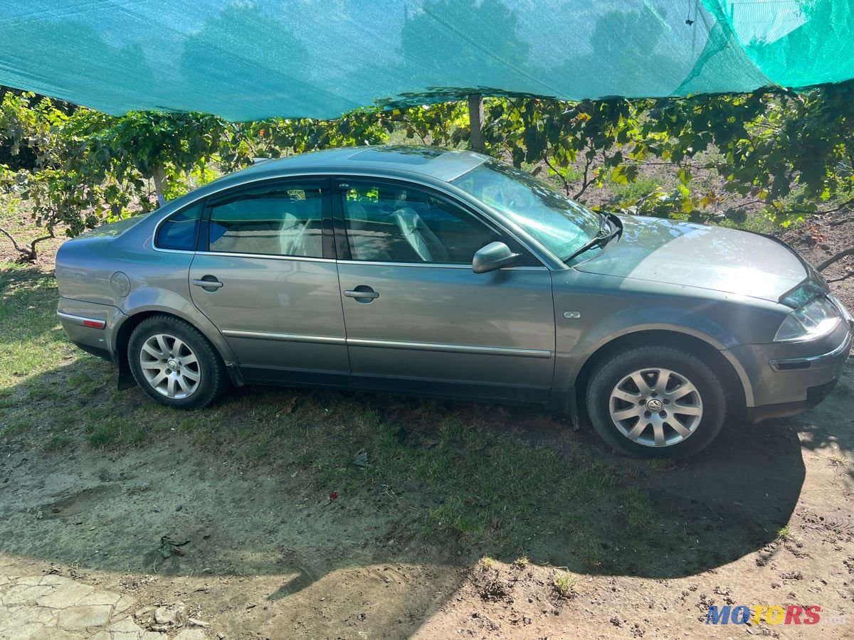 2003' Volkswagen Passat photo #4