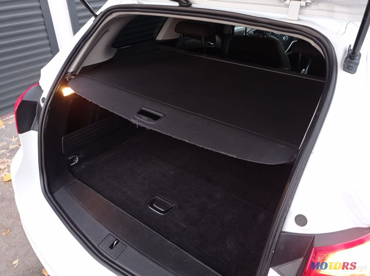 2011' Opel Astra photo #6