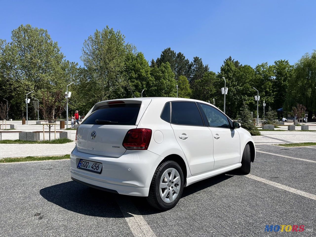 2011' Volkswagen Polo photo #1