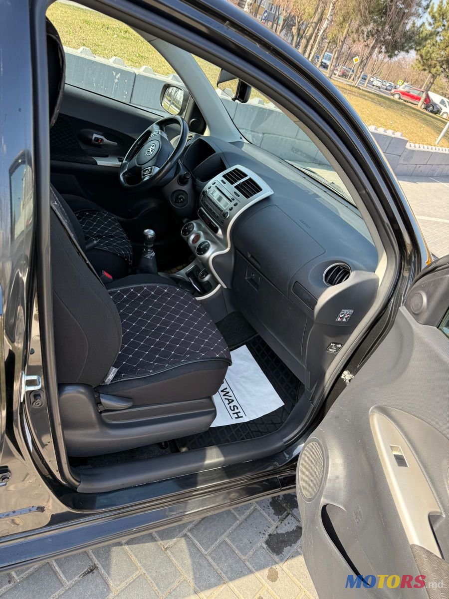 2011' Toyota Urban Cruiser photo #6