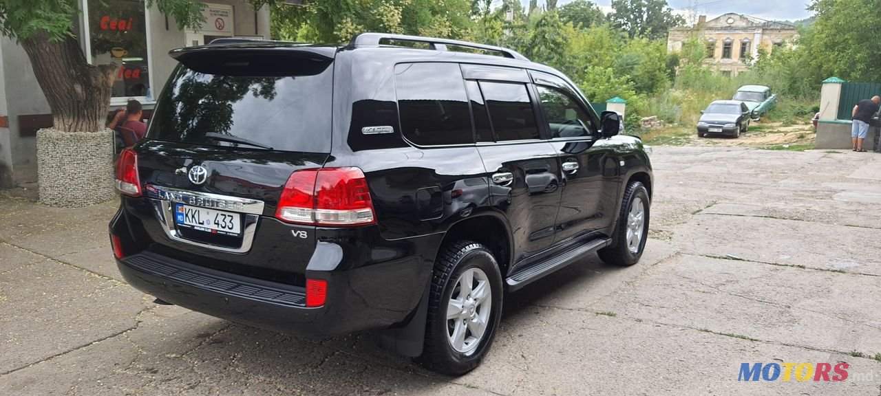 2009' Toyota Land Cruiser photo #3