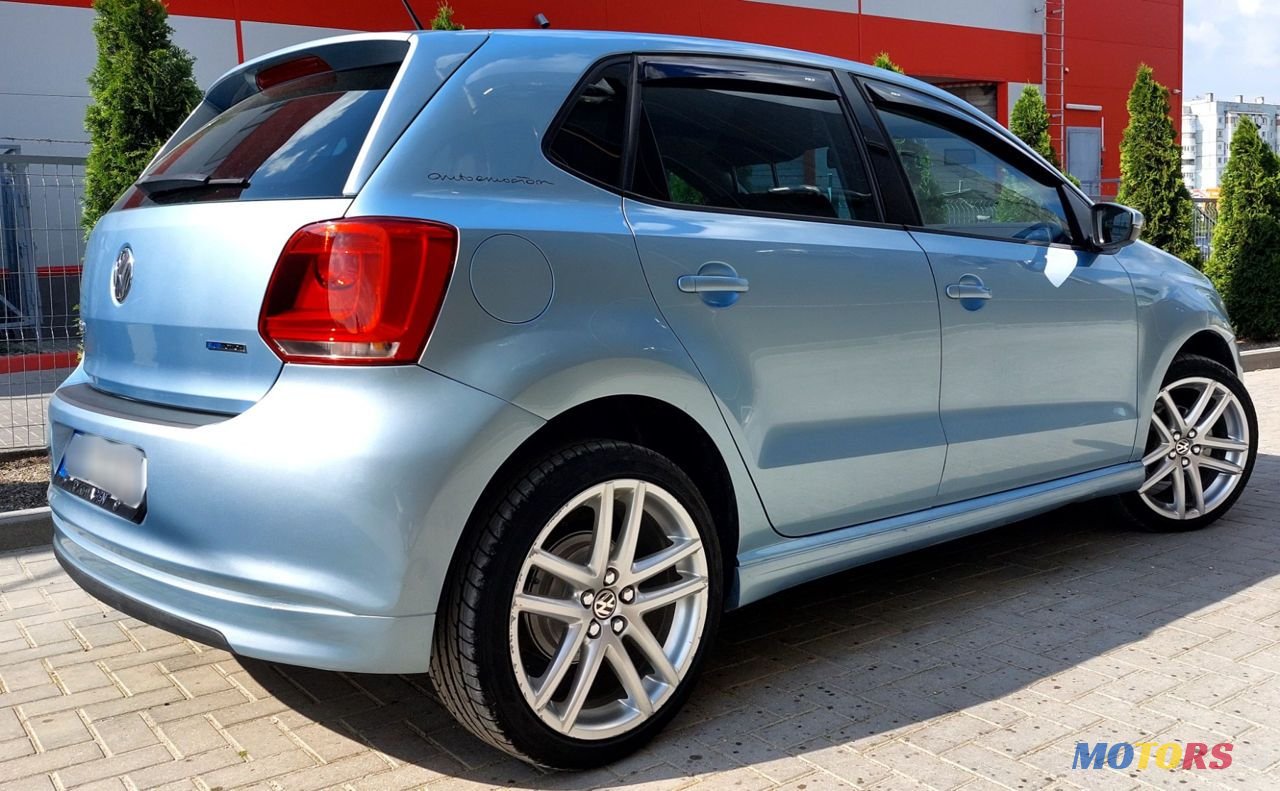 2011' Volkswagen Polo photo #3