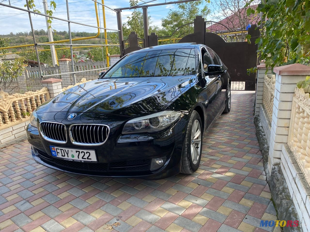 2010' BMW 5 Series photo #1