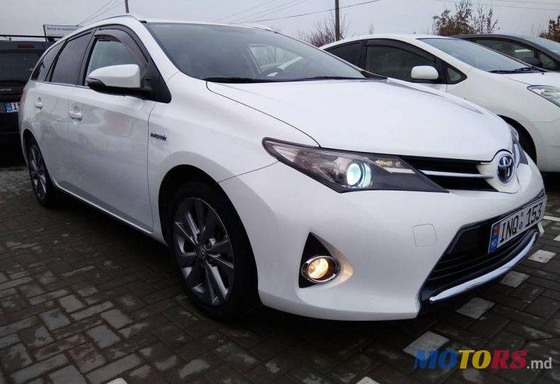 2013' Toyota Auris photo #1