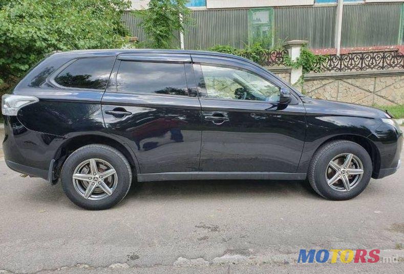 2013' Mitsubishi Outlander photo #1