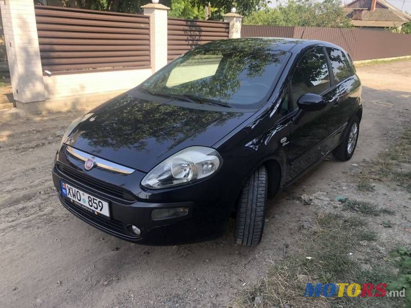 2011' Fiat Grande Punto photo #1