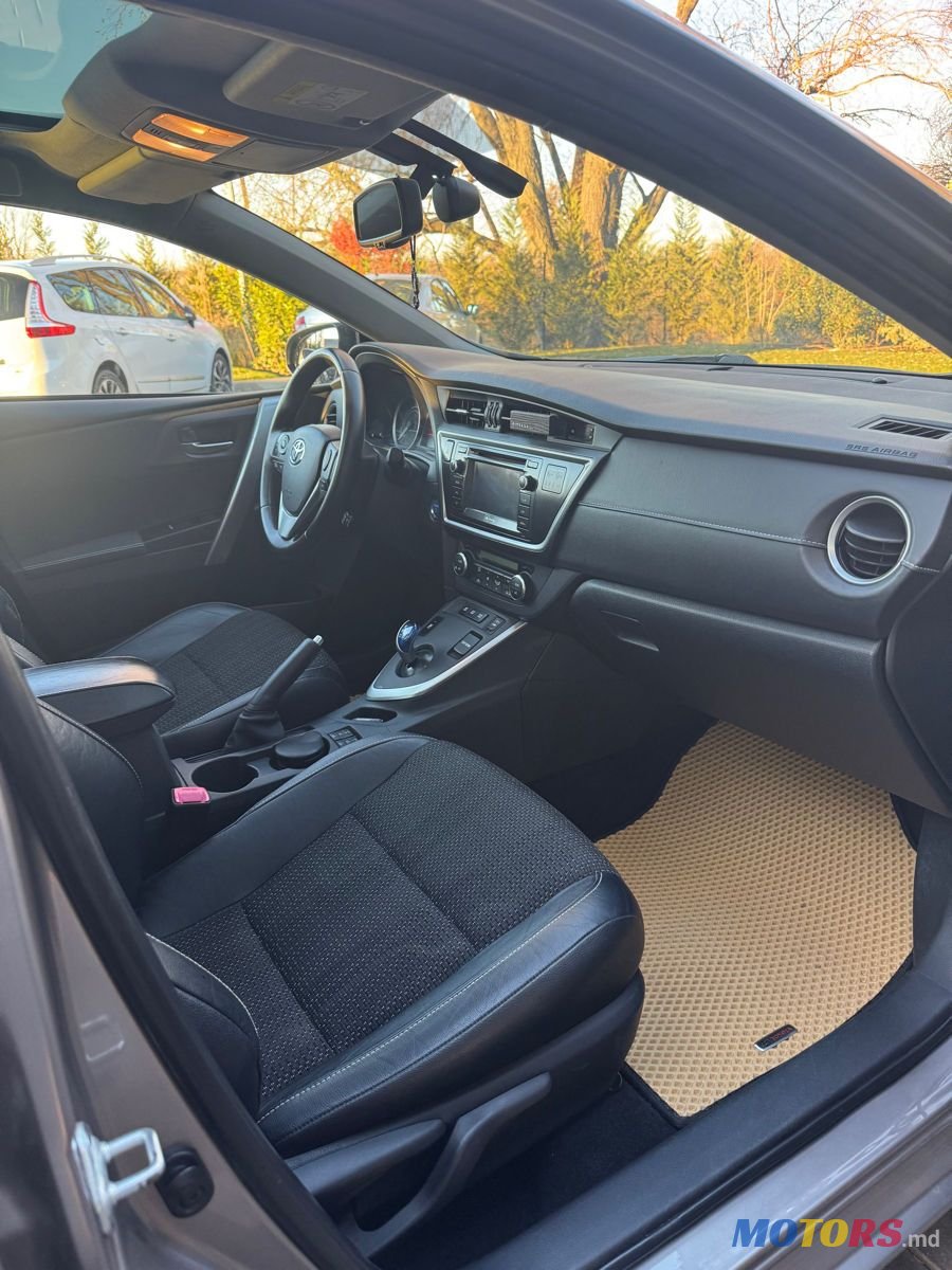 2013' Toyota Auris photo #6