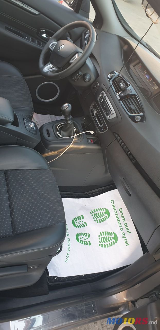 2012' Renault Grand Scenic photo #6