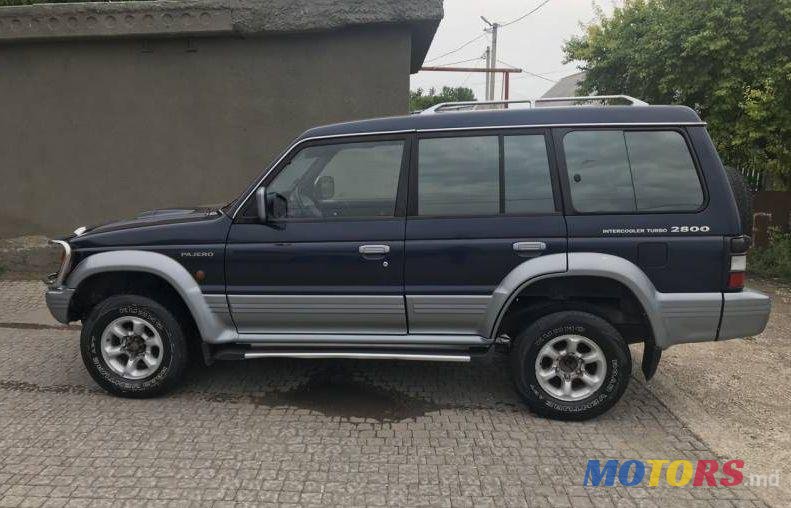 1998' Mitsubishi Pajero photo #1