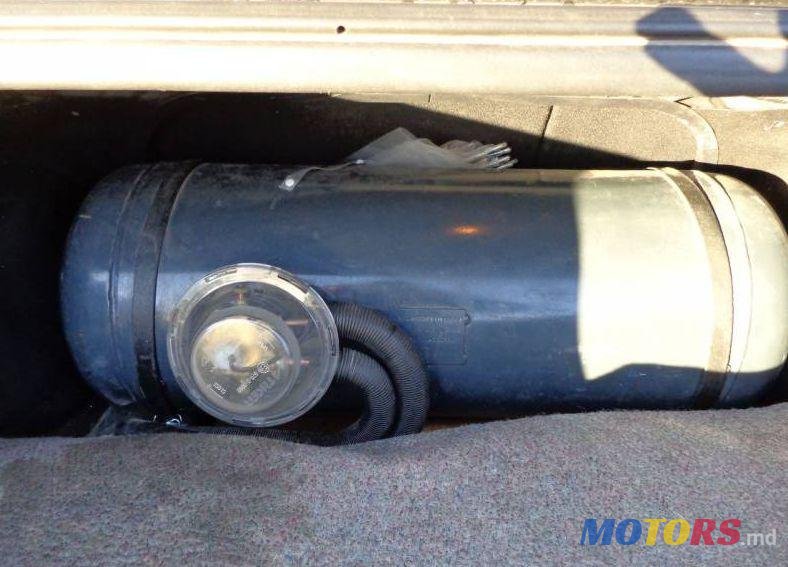 1998' Mitsubishi Carisma photo #2