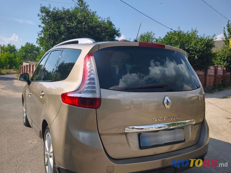 2014' Renault Grand Scenic photo #2