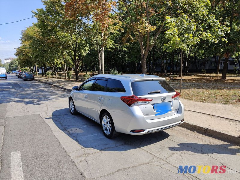 2015' Toyota Auris photo #3