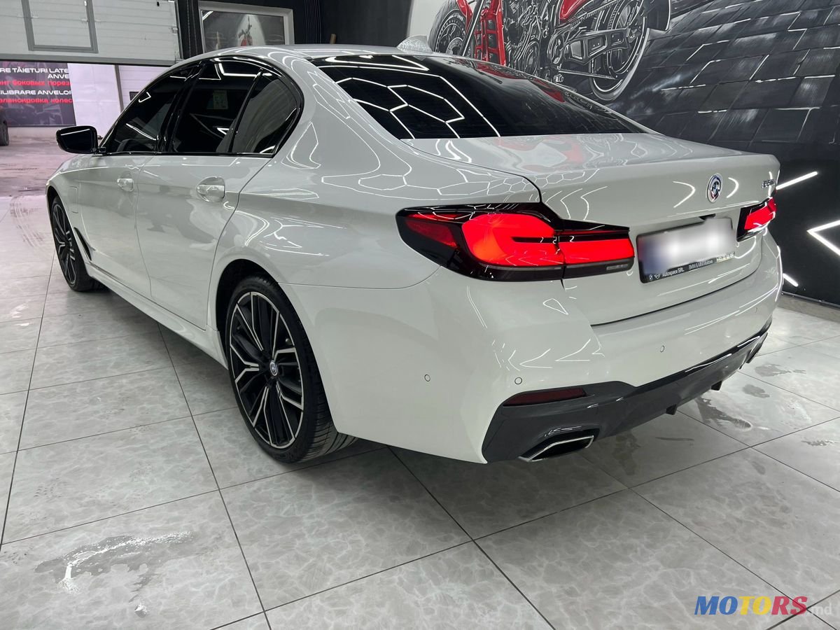 2020' BMW 5 Series photo #2