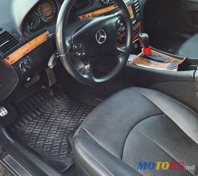 2008' Mercedes-Benz E-Class photo #5