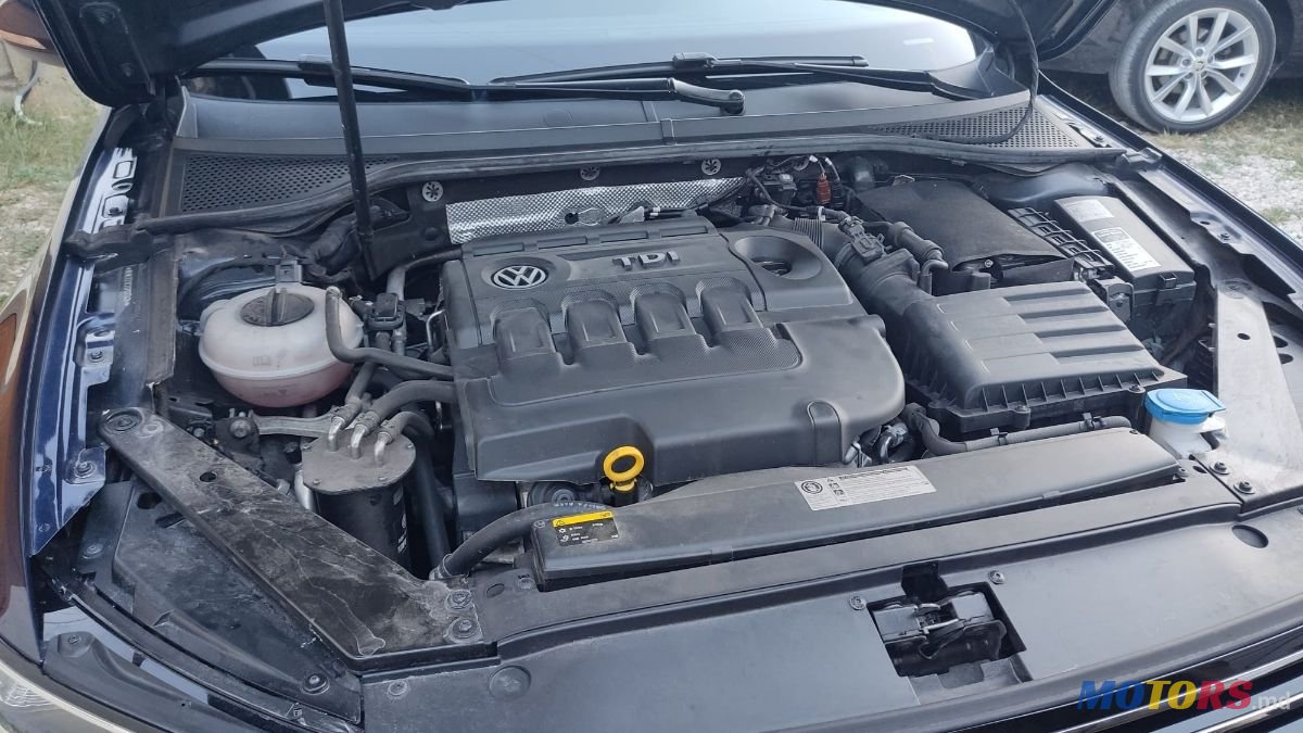 2016' Volkswagen Passat photo #6