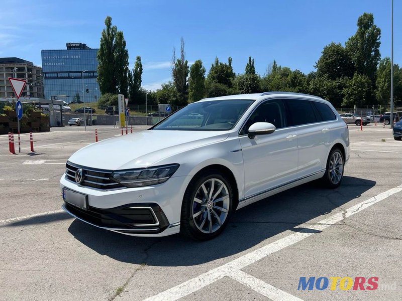 2020' Volkswagen Passat photo #1