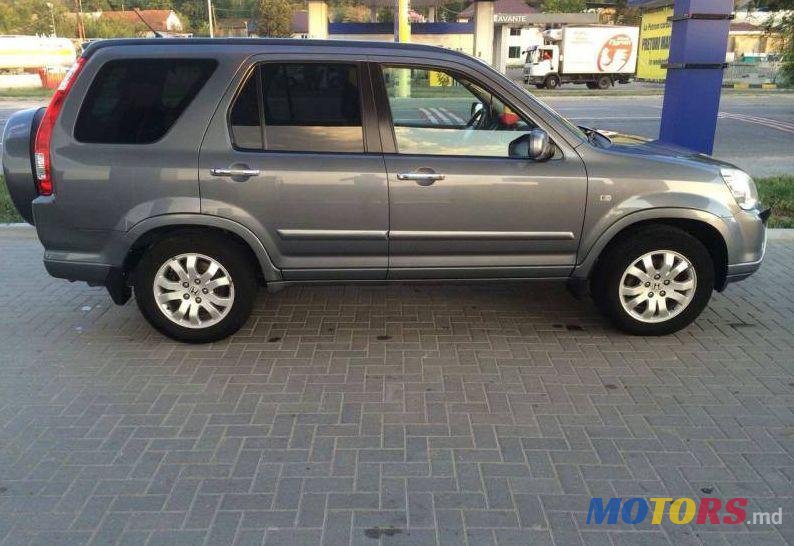 2005' Honda CR-V photo #2