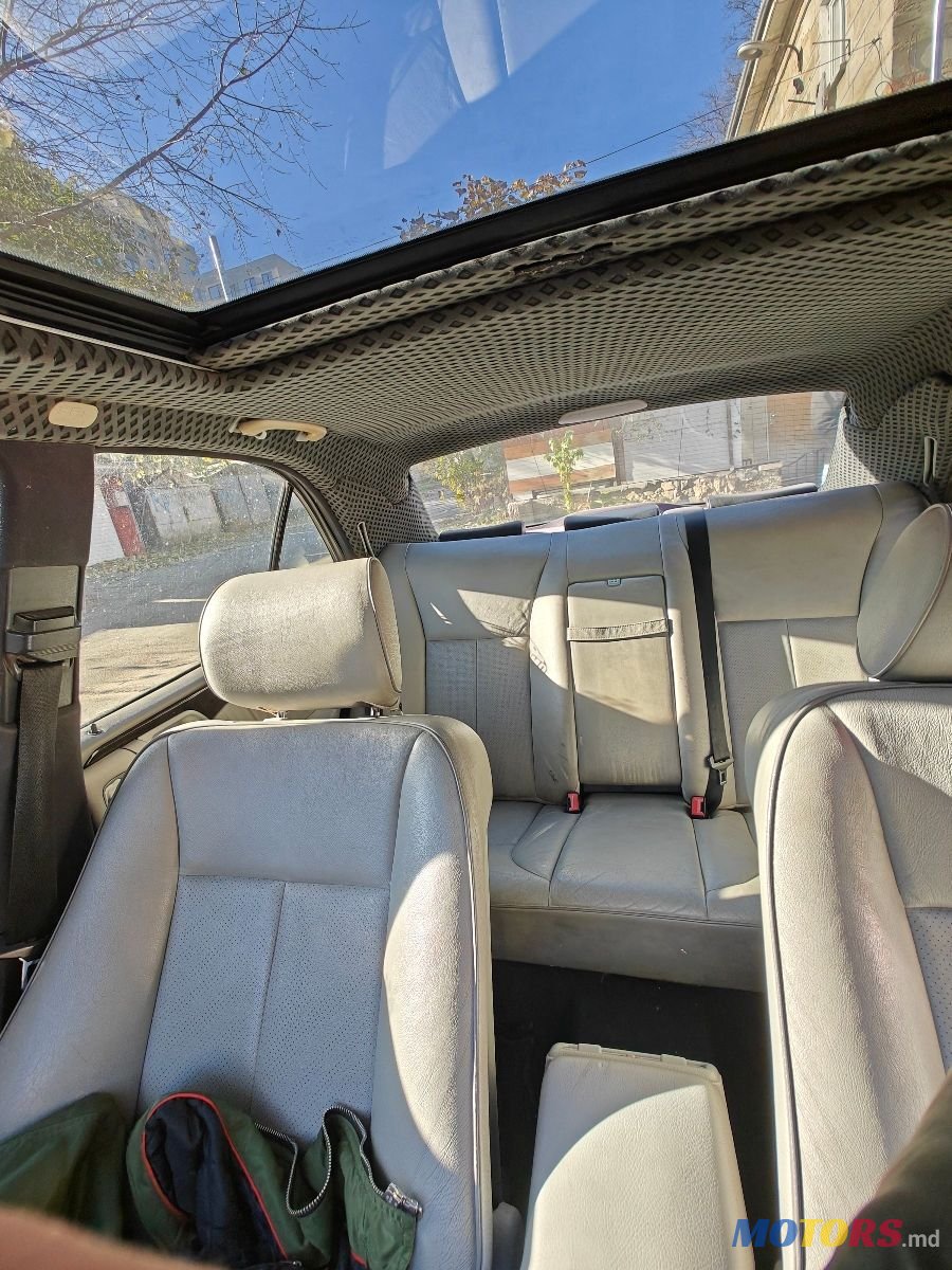 2002' Mercedes-Benz E-Class photo #5