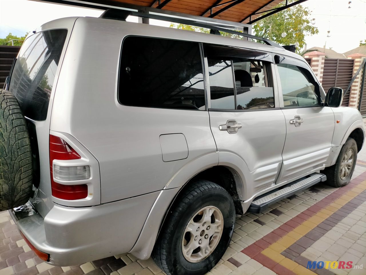 2002' Mitsubishi Pajero photo #2