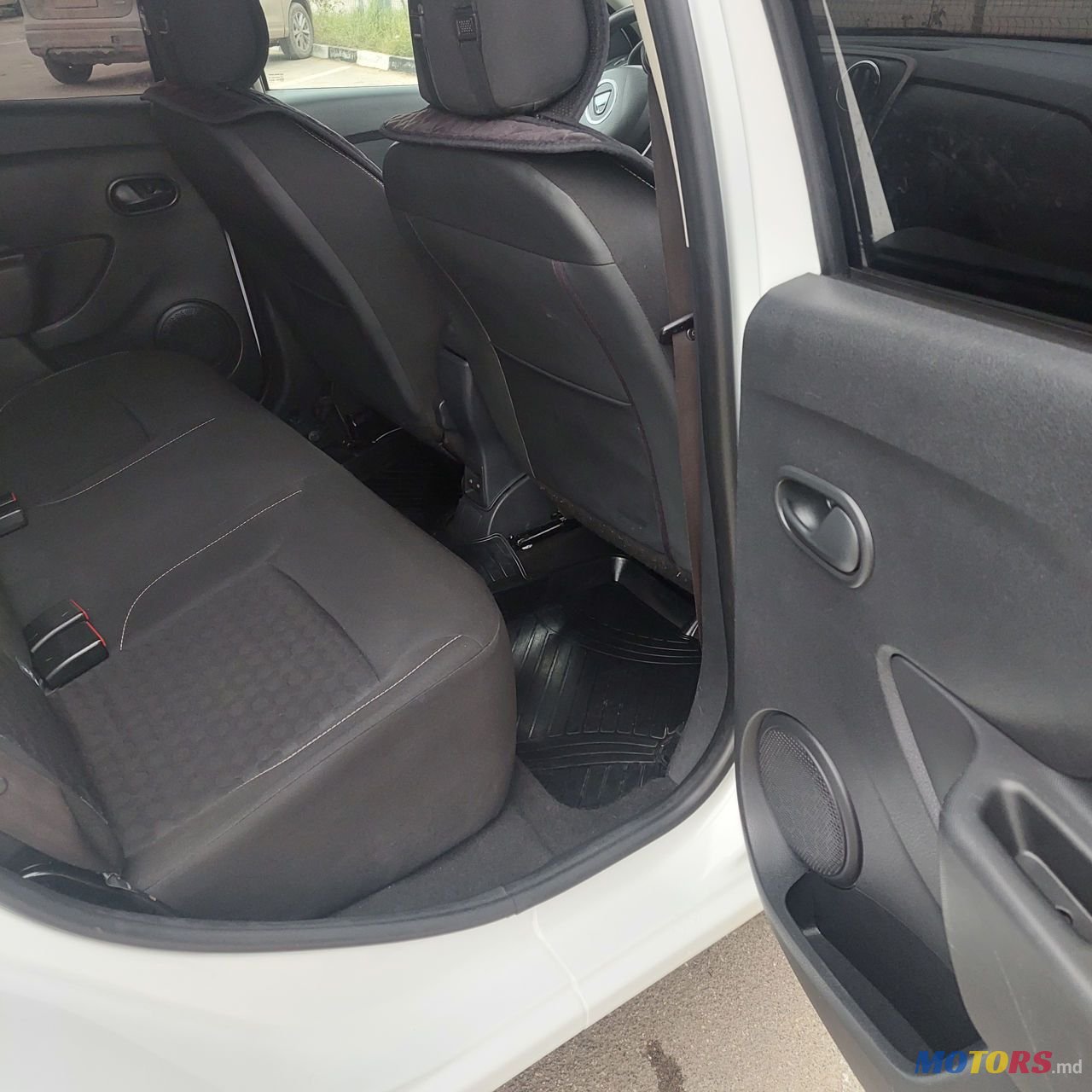 2013' Dacia Sandero photo #3