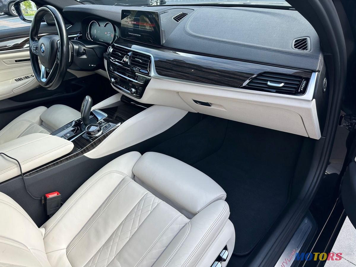 2017' BMW 5 Series photo #4