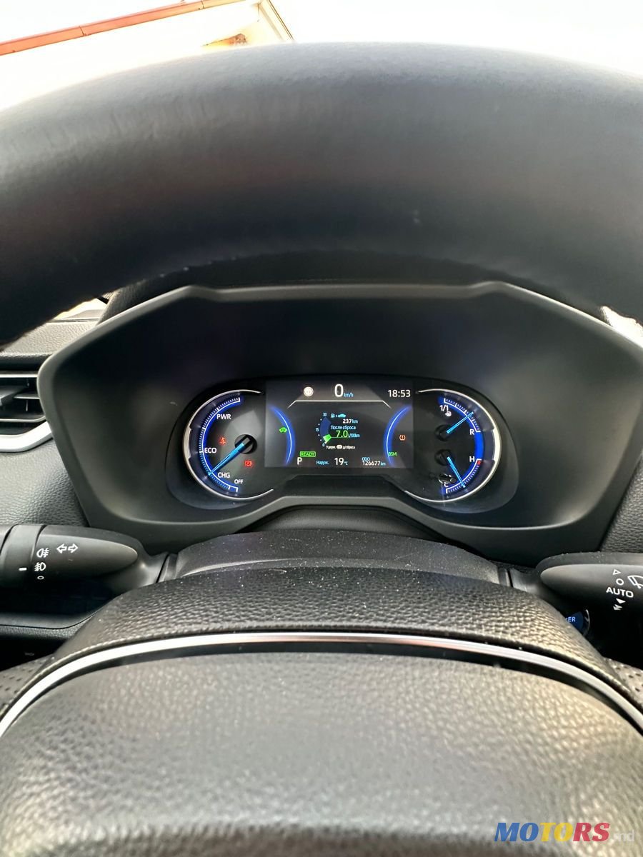 2019' Toyota RAV4 photo #6