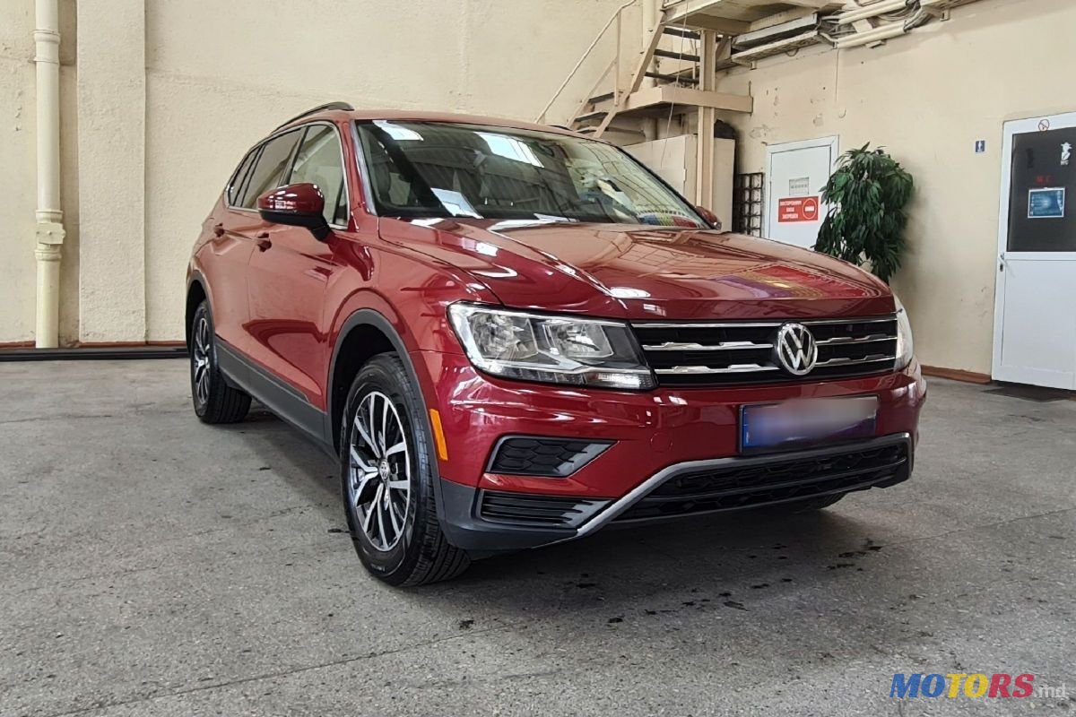 2019' Volkswagen Tiguan photo #1