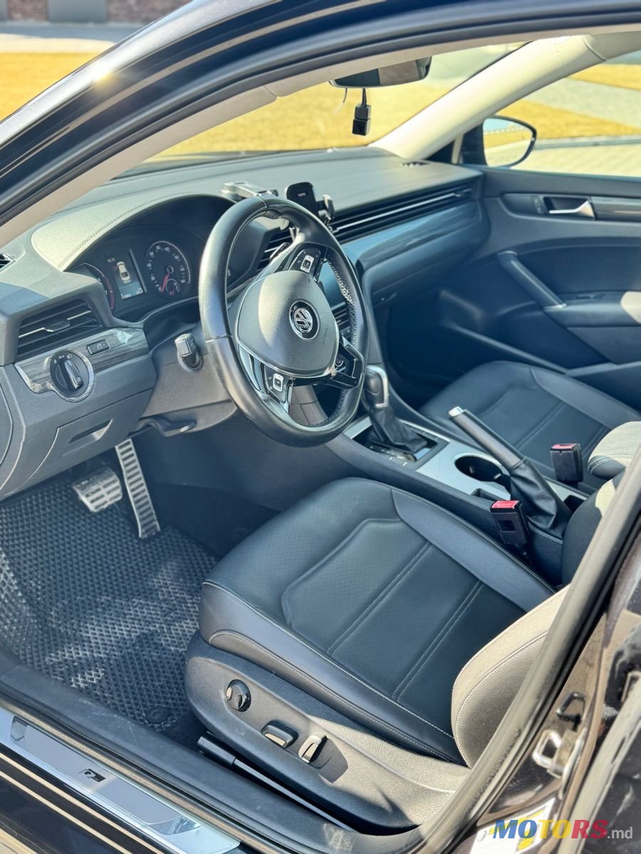 2020' Volkswagen Passat photo #5