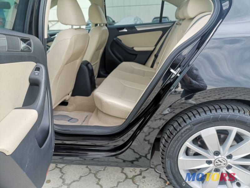 2016' Volkswagen Jetta photo #5