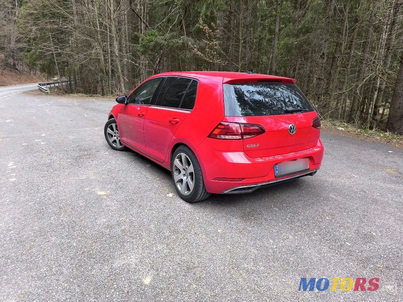 2019' Volkswagen Golf photo #5