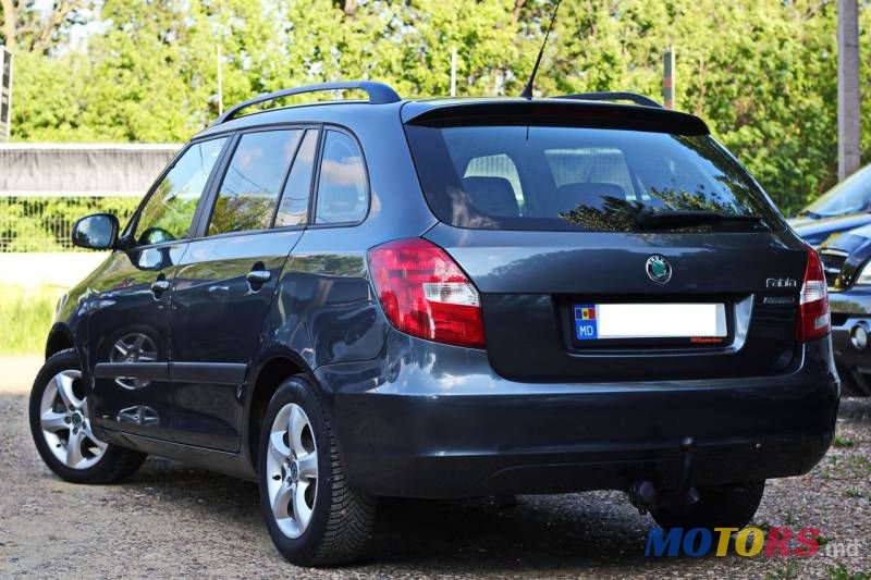 2011' Skoda Fabia photo #3