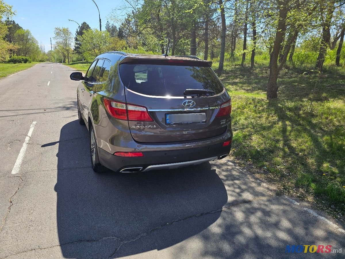 2014' Hyundai Santa Fe photo #2