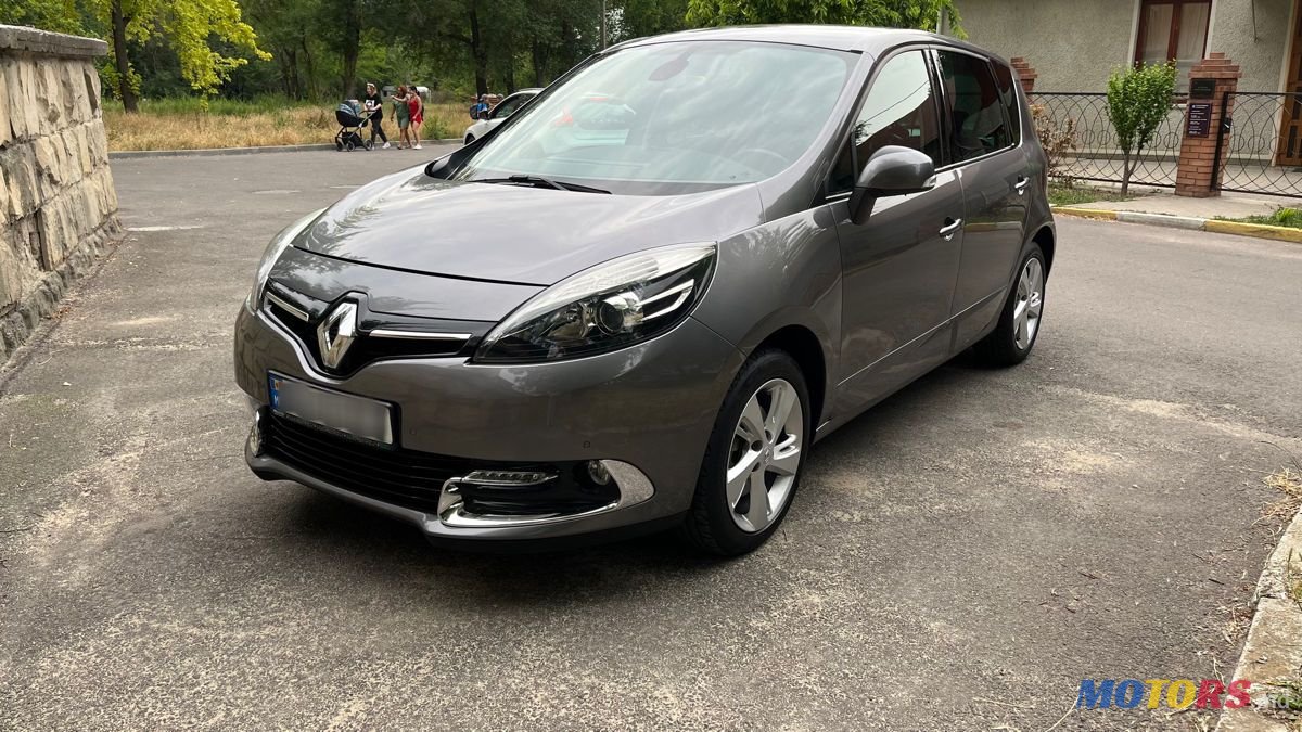 2013' Renault Scenic photo #1