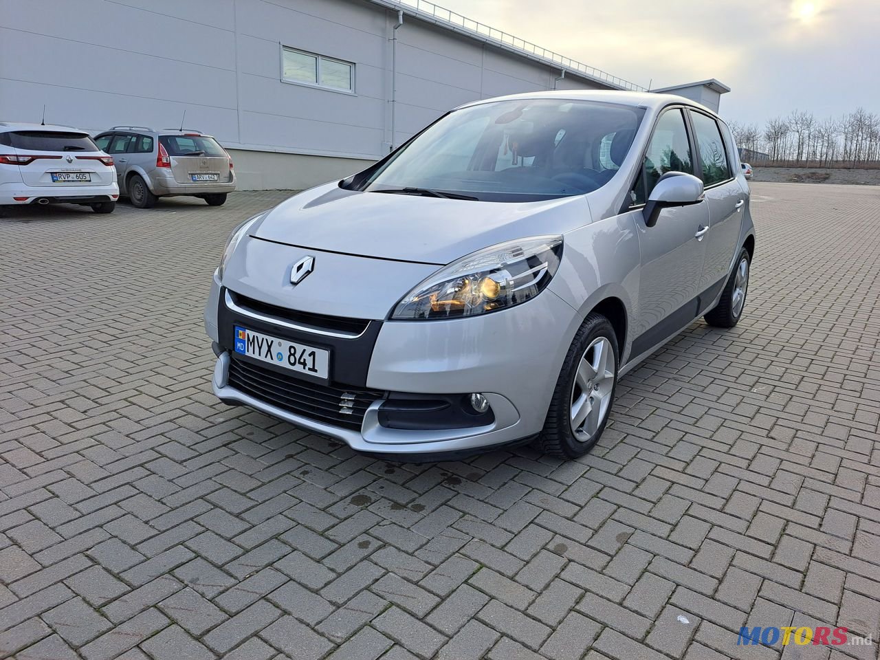 2012' Renault Scenic photo #1
