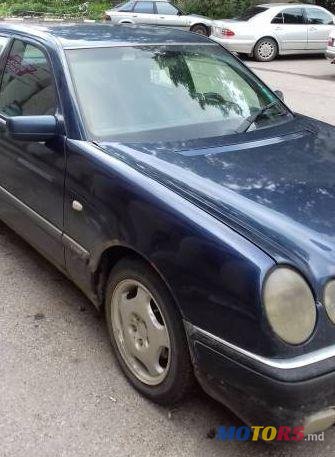 2000' Mercedes-Benz E photo #1