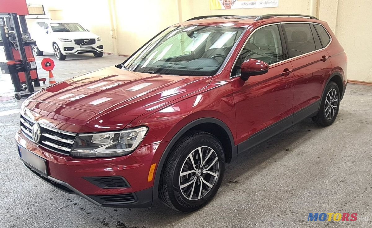 2019' Volkswagen Tiguan photo #3