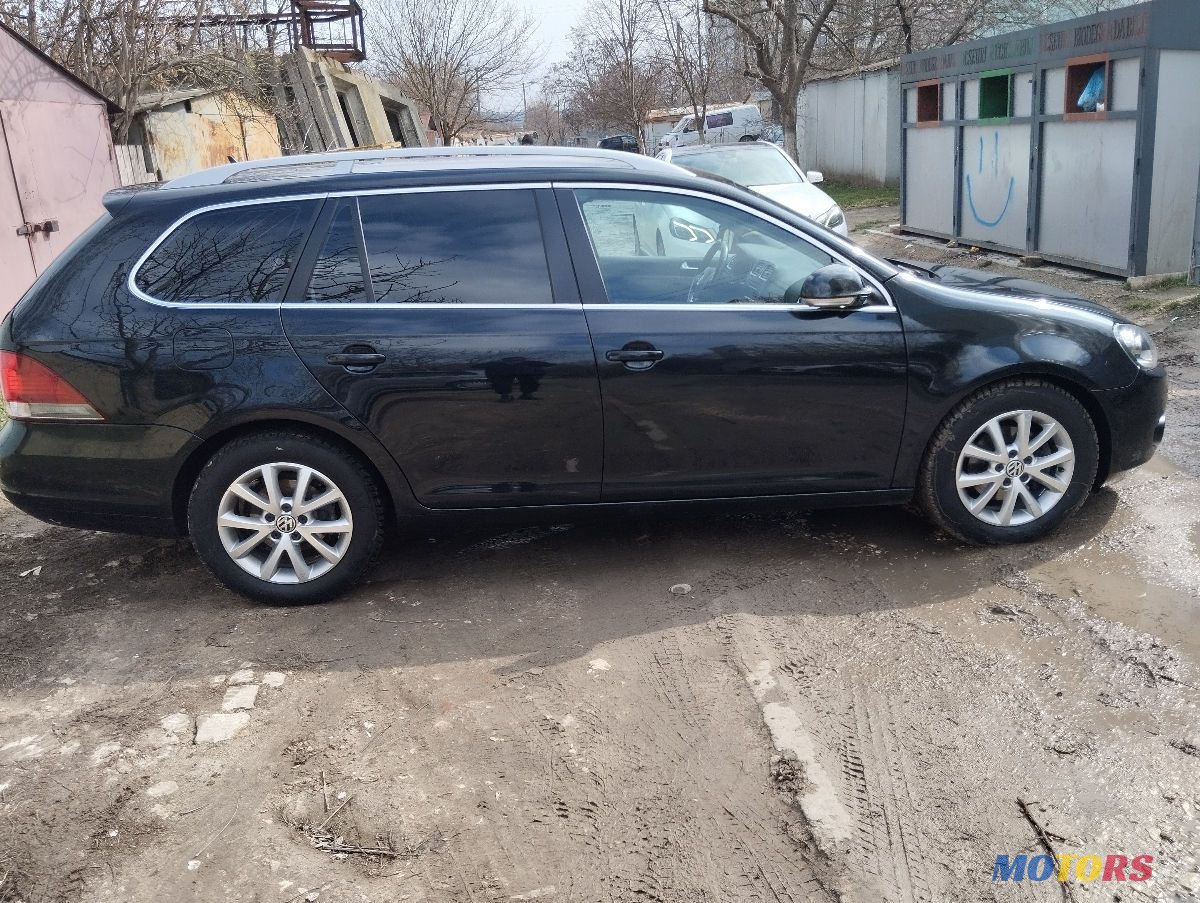 2010' Volkswagen Golf photo #3